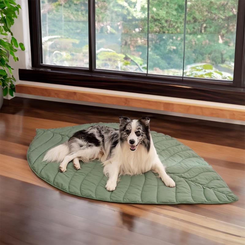 Green Leaf Dog Blanket